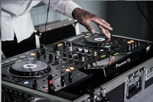 DJ's, Bands & Entertainment 